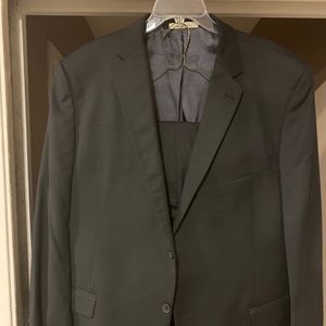 Joseph Abboud #84; Pre-owned, 50L; Excellent cond.